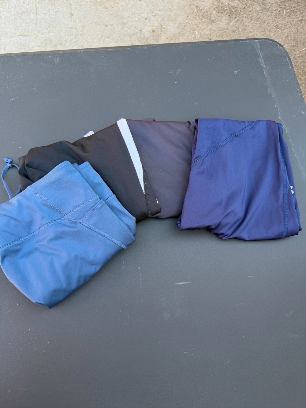 Lot of 4 Under Armour women’s capri length tights